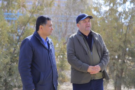 Zarafshon shahar hokimi Nazirbek Rahmanov yangidan barpo etilayotgan  shahar markaziy poliklinikasida bo'lib, qurilish ishlariga mas'ullar bilan uchrashdi.